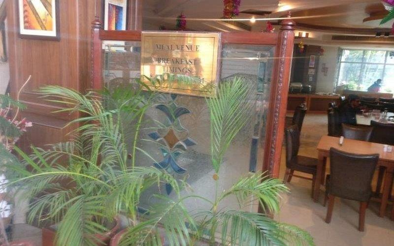 Hotel Raj Hans, 法里达巴德 外观 照片