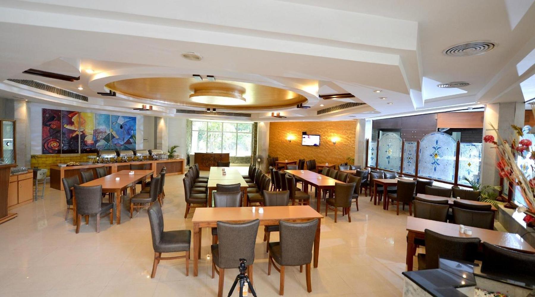 Hotel Raj Hans, 法里达巴德 外观 照片