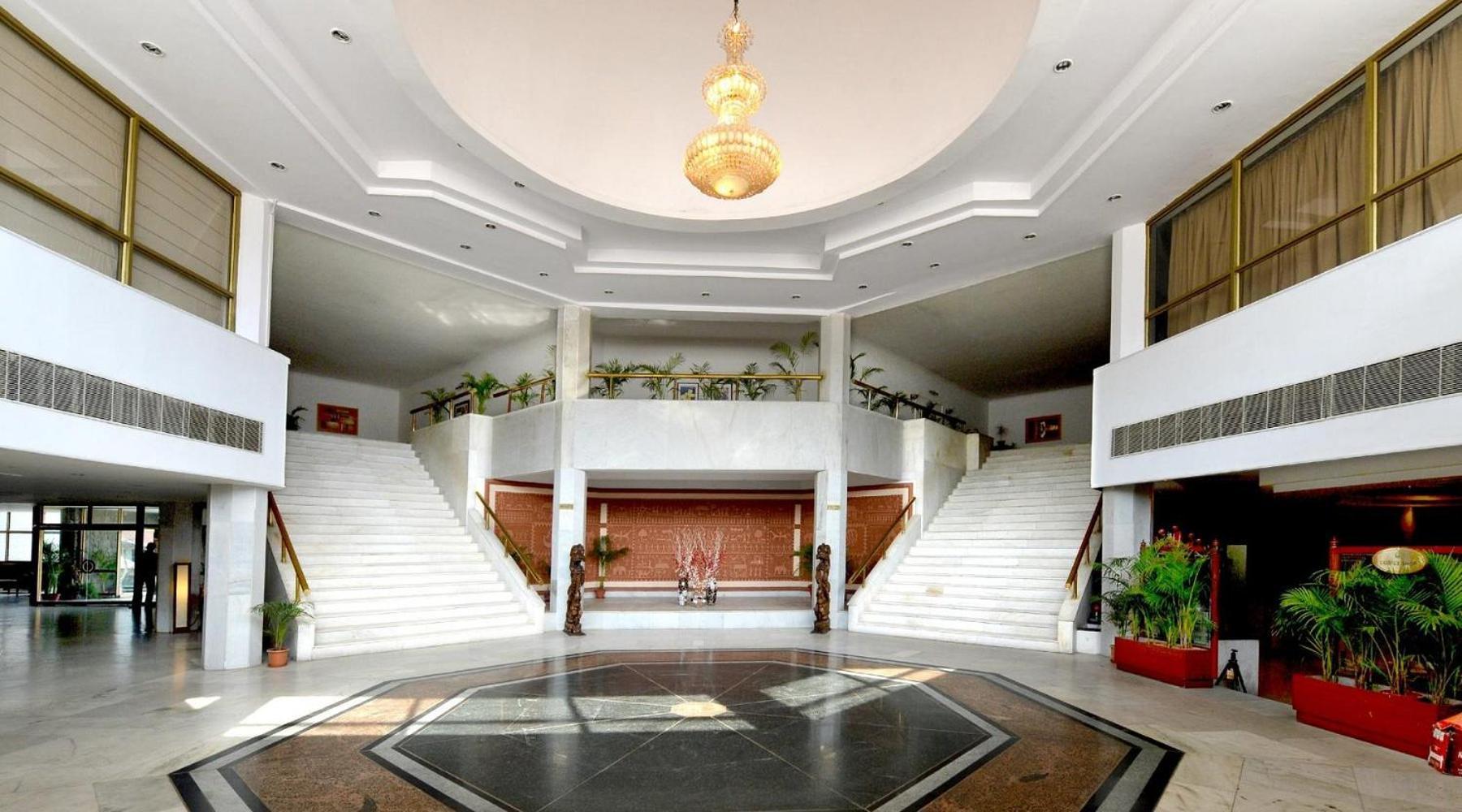 Hotel Raj Hans, 法里达巴德 外观 照片